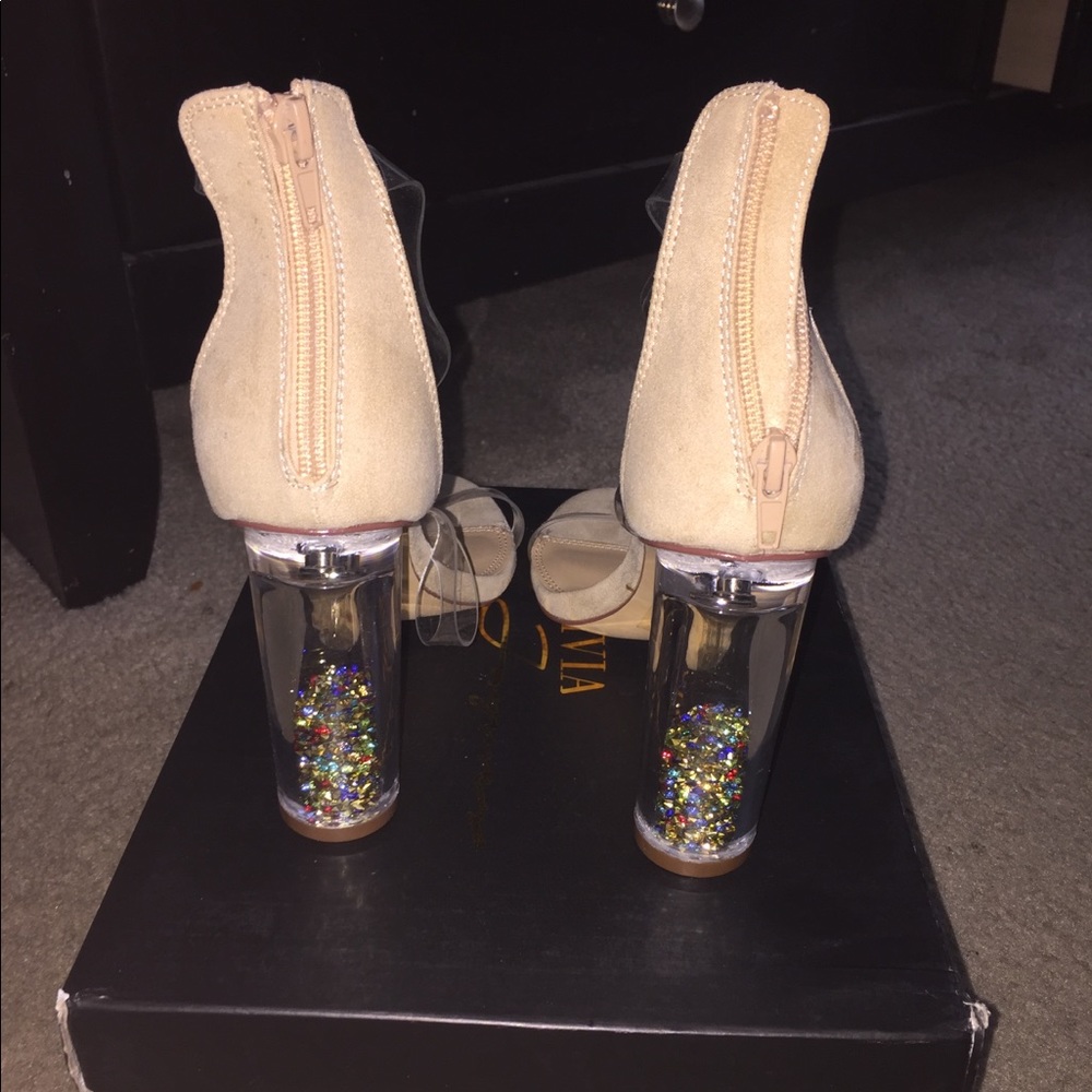 Olivia Ferguson shoes 11